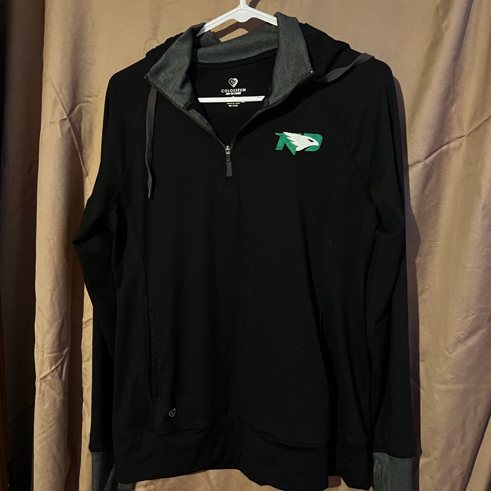 Woman's UND quarter zip hoodie. Thumb holes.